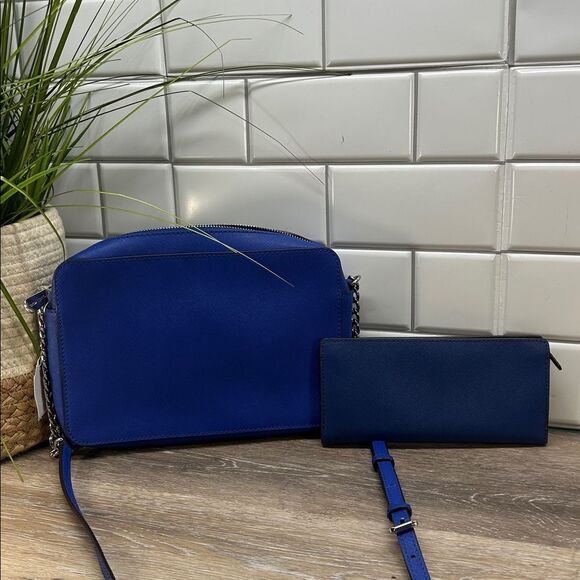 9616 Michael Kors Navy Perforated Crossbody & wallet 243349616 - Picture 2 of 14